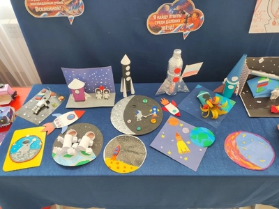 Выставка творческих работ к 65-летию первого полета человека в космос, 2 этаж, 1 корпуса