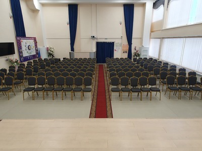 Актовый зал в старшей школе