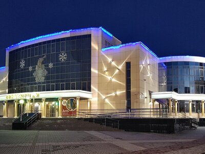 Сургутская филармония — единственная филармония на территории Ханты-Мансийского автономного округа — Югры. В филармонии два концертных зала: большой на 786 посадочных мест и малый на 237 мест. Оба зала оснащены современным световым, звуковым и видеопроекционным оборудованием.