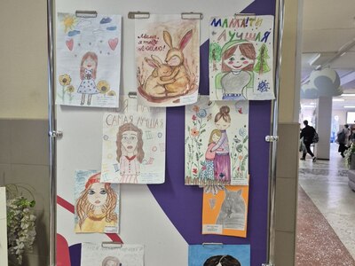 Выставка рисунков ко Дню Матери 2025 1 этаж, 2 корпуса