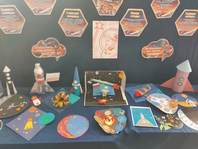 Выставка творческих работ к 65-летию первого полета человека в космос, 2 этаж, 1 корпуса