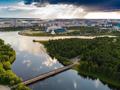 Река Сайма протекает в Сургуте (Ханты-Мансийский автономный округ — Югра). Изначально была рекой, но сейчас превратилась в слабопроточный водоём. Водосборный бассейн был сильно трансформирован человеком: осушены болота, застроены территории, нарушен подземный сток. Сегодня Сайма в основном наполняется водой из Бардаковки во время весеннего половодья. Общая протяжённость трёх рукавов реки — 4,9 километра, средняя ширина основных рукавов — около 100 метров.