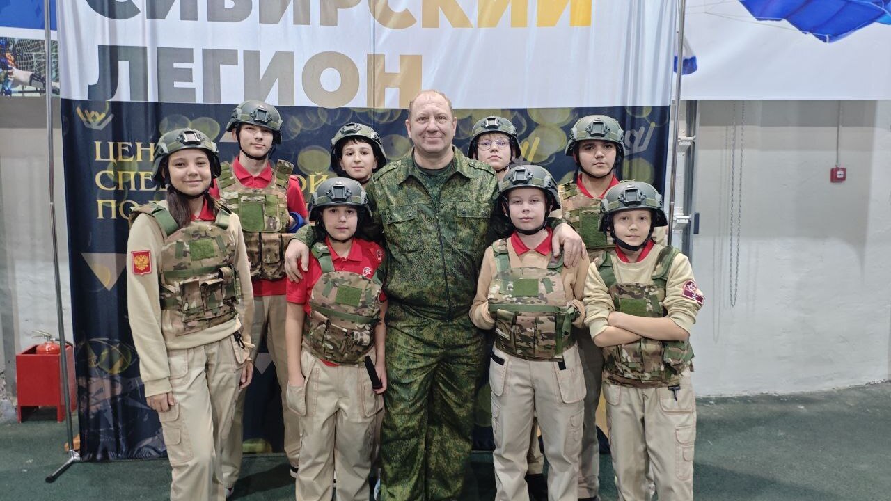 Чемпионат по скоростной сборке-разборке макета автомата Калашникова. 