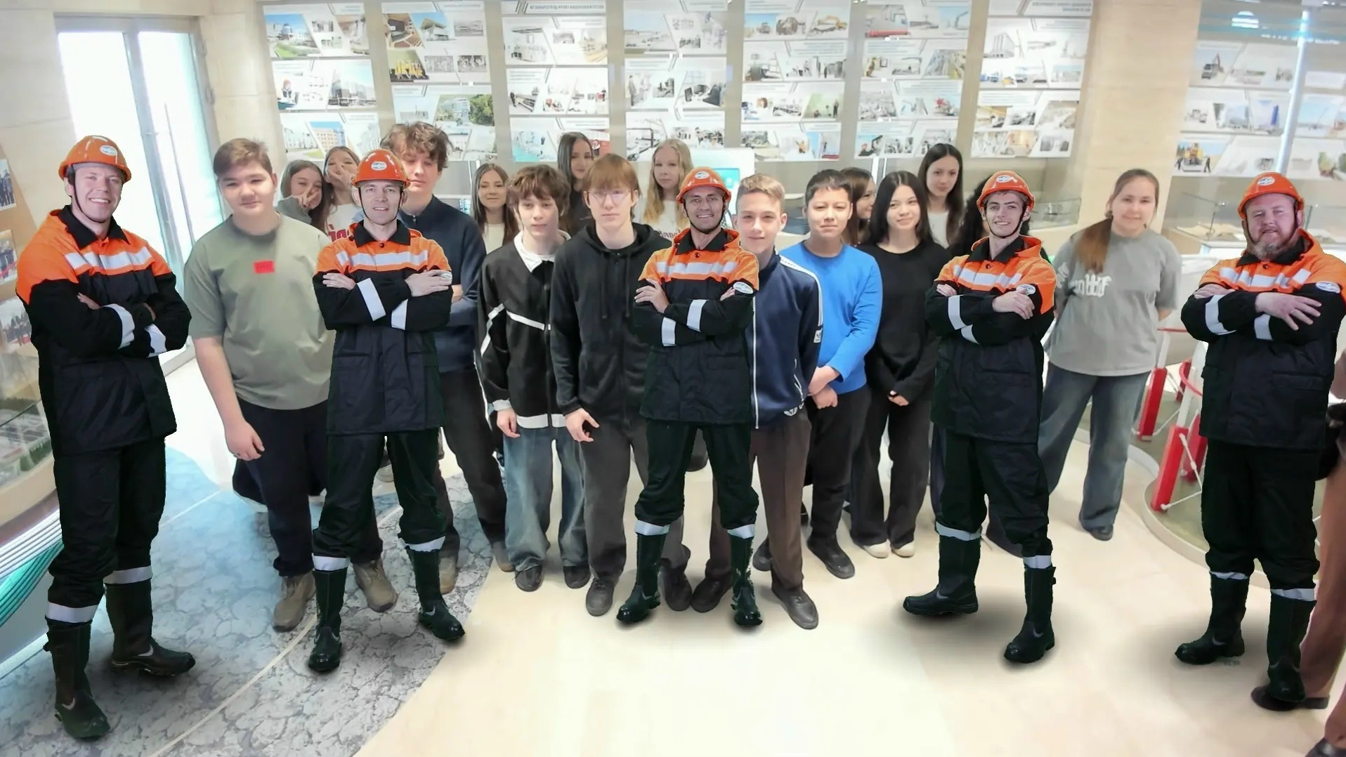 Школьники из СТШ погрузились в мир нефтедобычи в музее «Сургутнефтегаза»